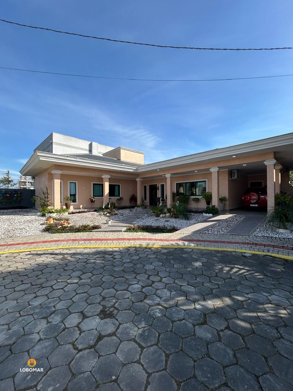 Ampla casa com 3 dormitórios, em Condomínio fechado em Balneário Piçarras-SC . - foto 1