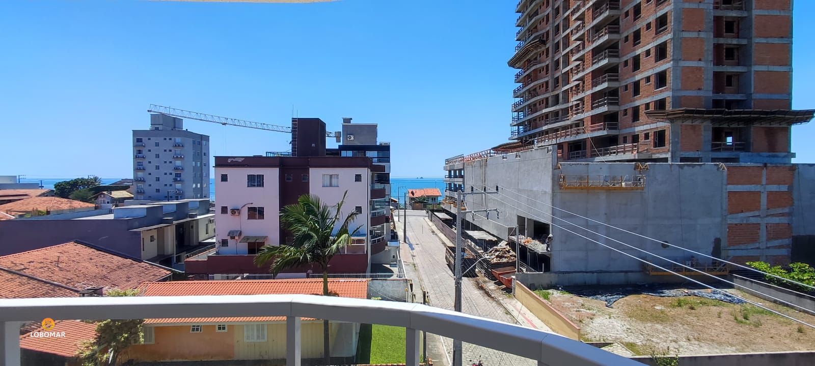 Cobertura com terraço privativo à apenas 150 metros do mar em Piçarras - SC - foto 1