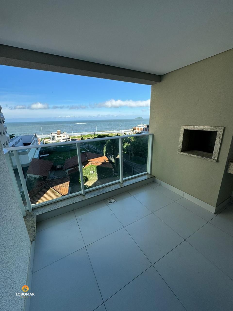 Apto em cond. pé na areia, com vista mar em Balneário Piçarras/SC - foto 1