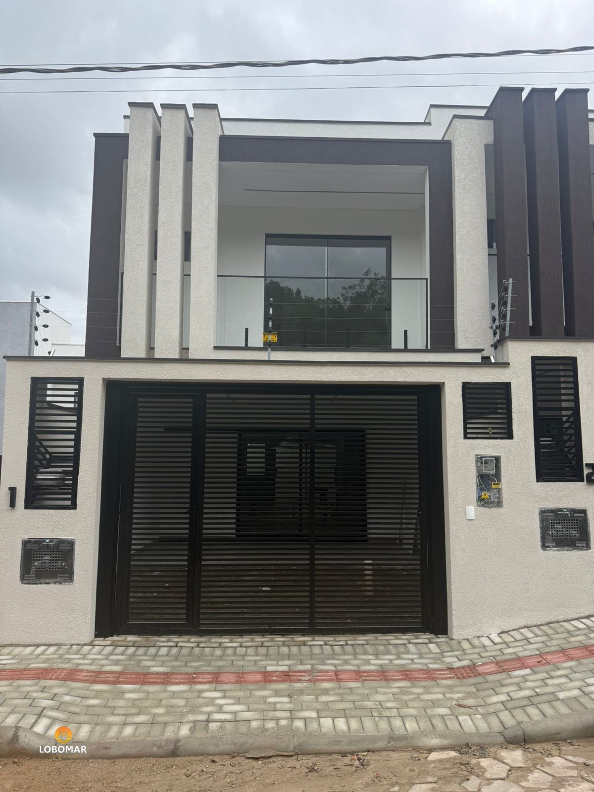 Sobrado com 3 dormitórios apenas 700 metros do mar - foto 1