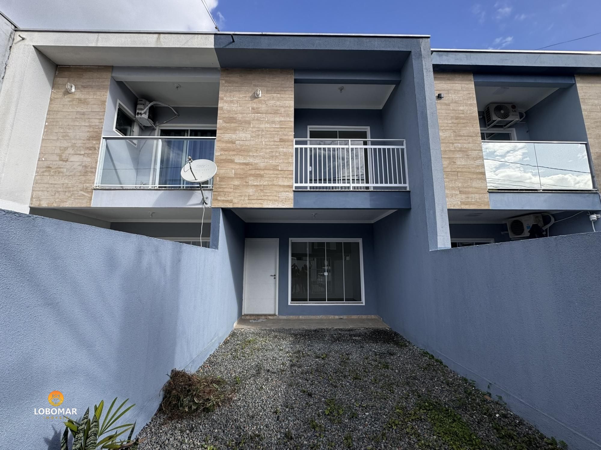 Sobrado com 2 suítes, em Balneário Piçarras/SC! - foto 1