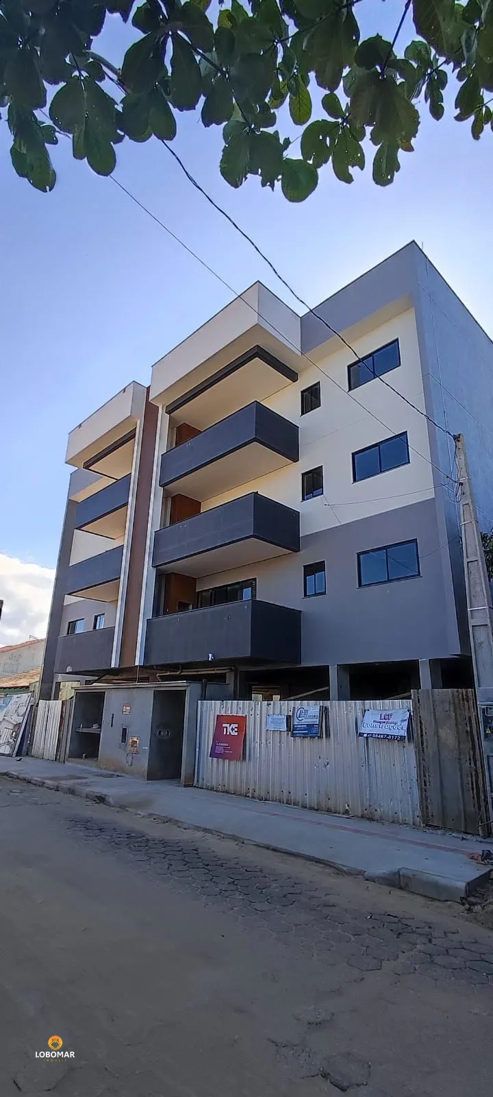 Apartamento à apenas 300 metros do mar, localizado no bairro Itacolomi - Balneár - foto 1