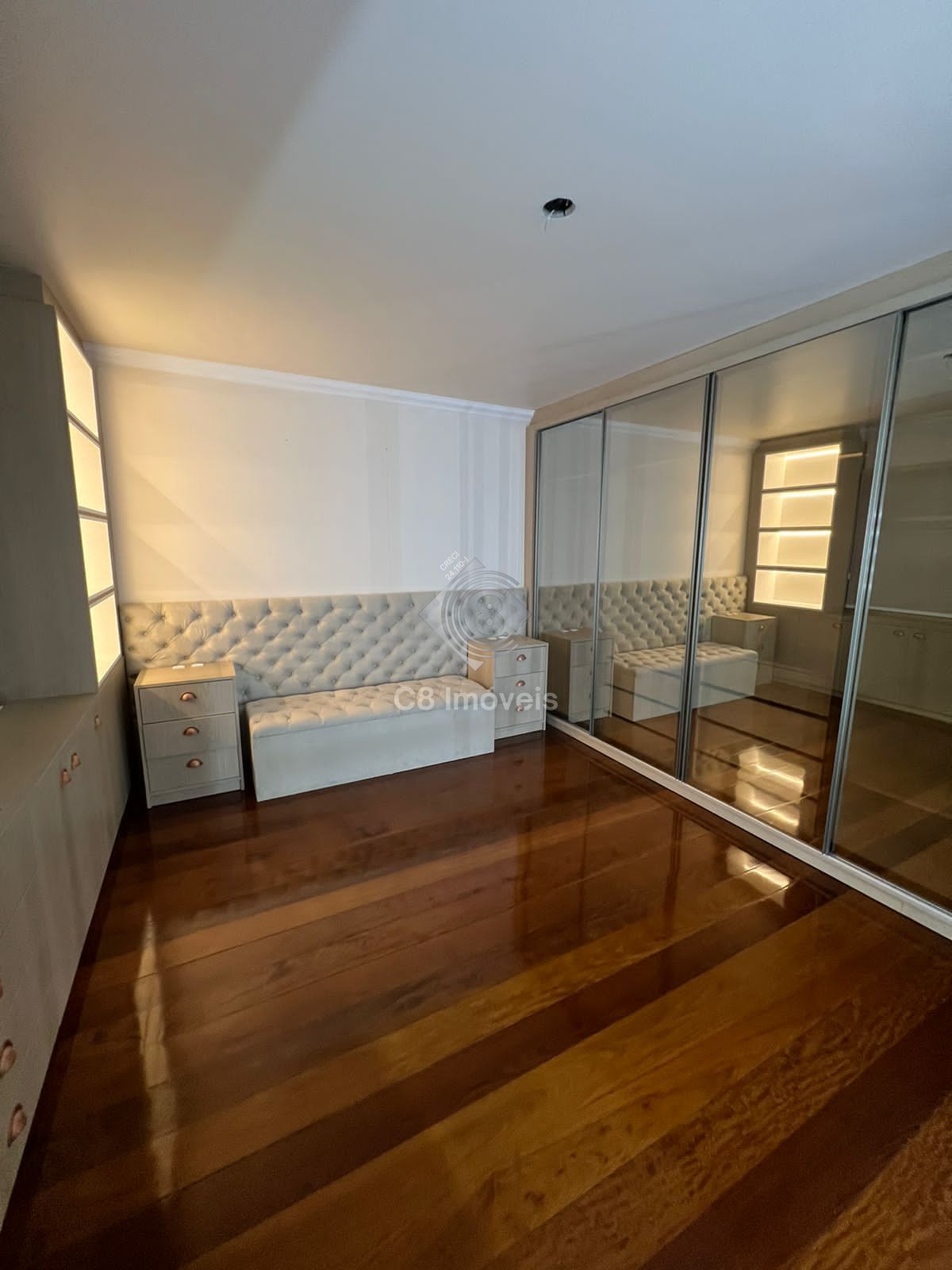 Apartamento para alugar com 4 quartos, 140m² - Foto 12