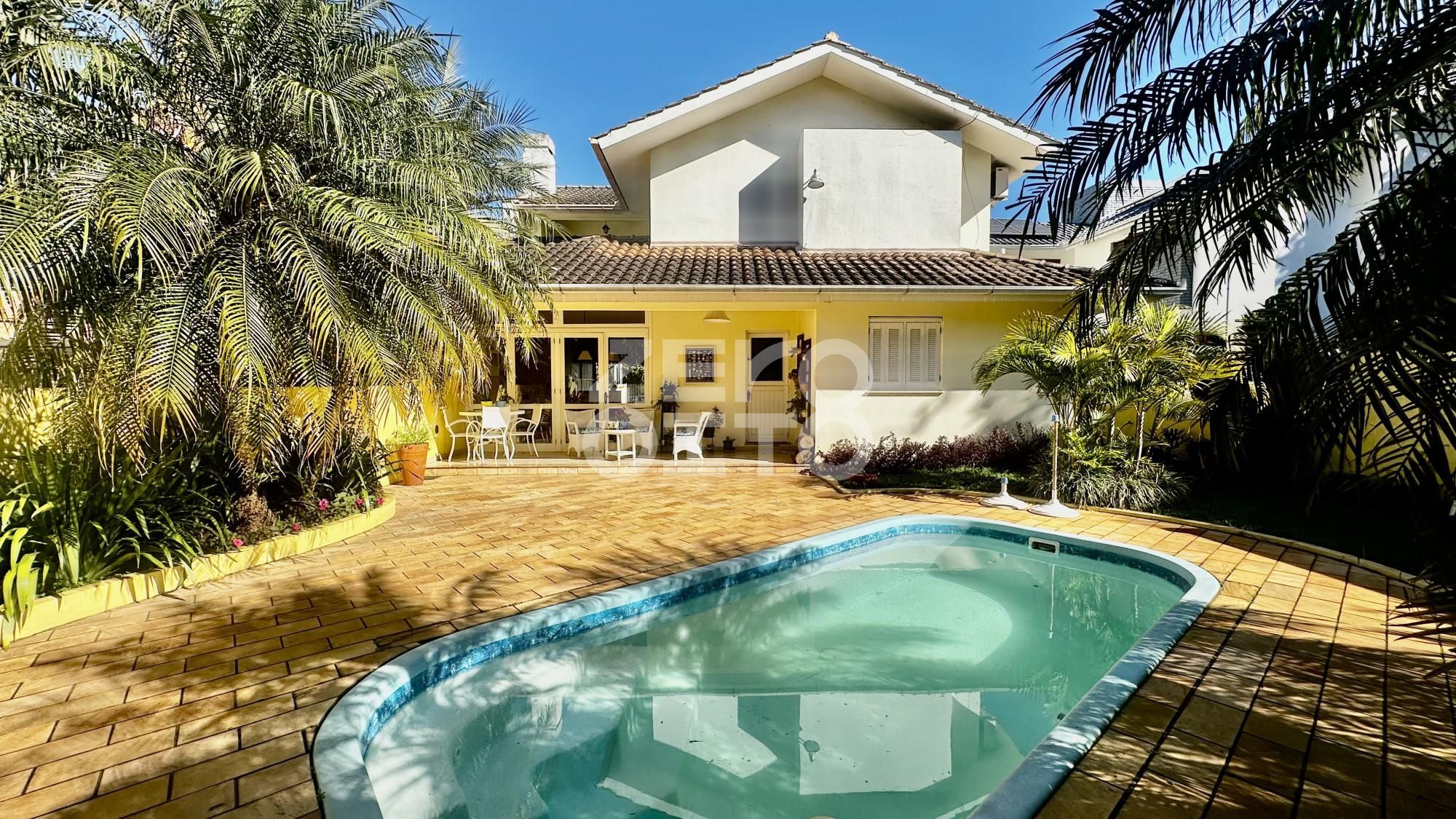 Casa 4 dormitórios