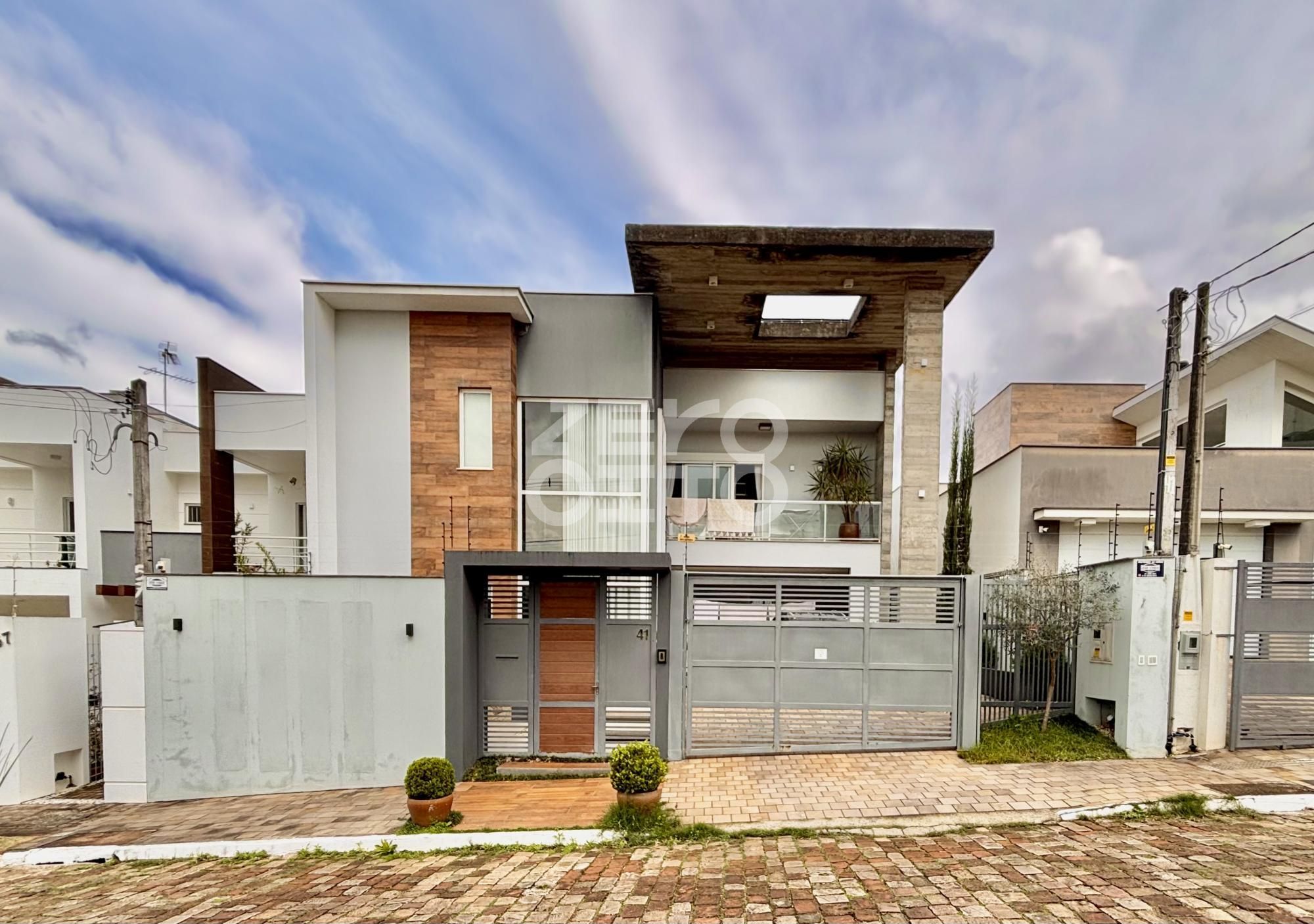 Casa 4 dormitórios