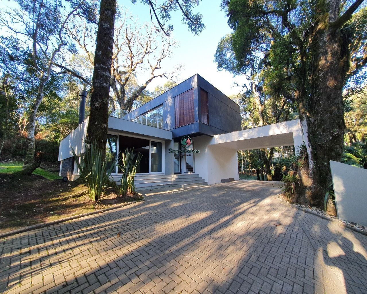 Casa de Condomínio à venda com 4 quartos, 344m² - Foto 1