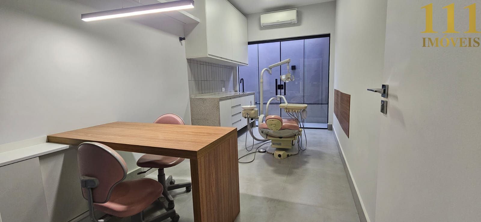 Sala - Consultório para locação em clínica na Vila Adyana /SJC.