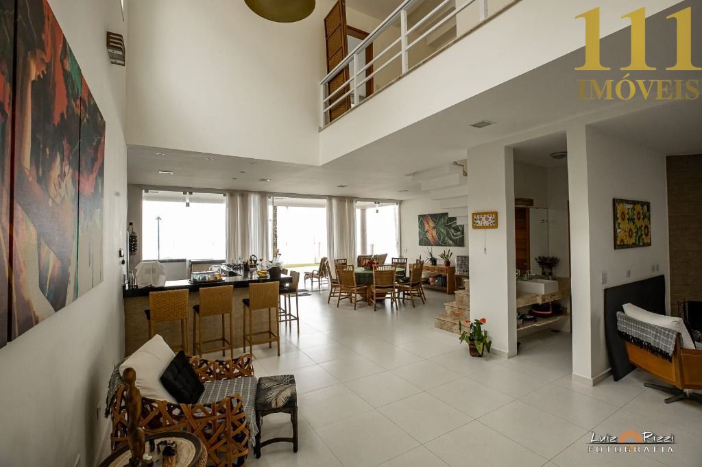 Residência no Condomínio Recanto da Lagoinha.