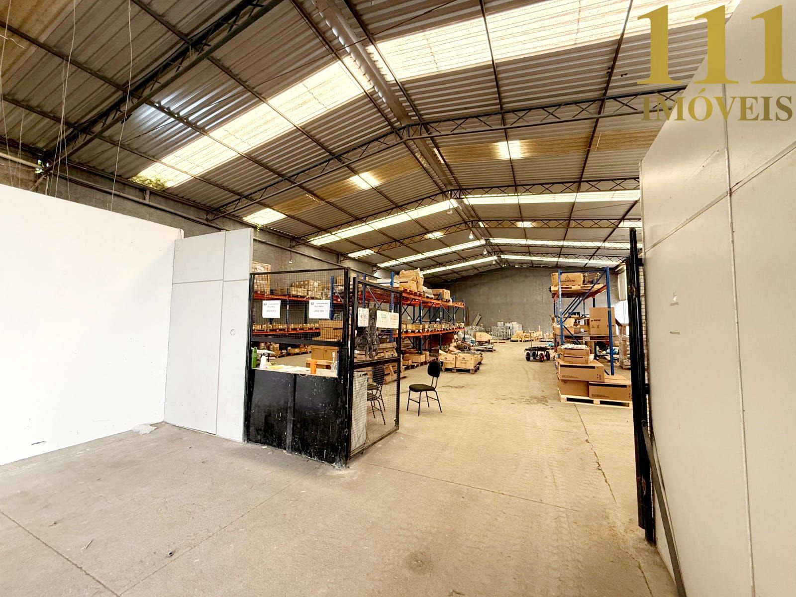 Galpão no Bairro Jardim Porto Novo/ Caraguatatuba.