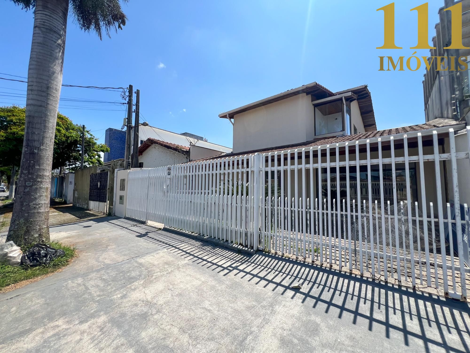 Casa comercial no Jardim Primavera/ Caraguatatuba.