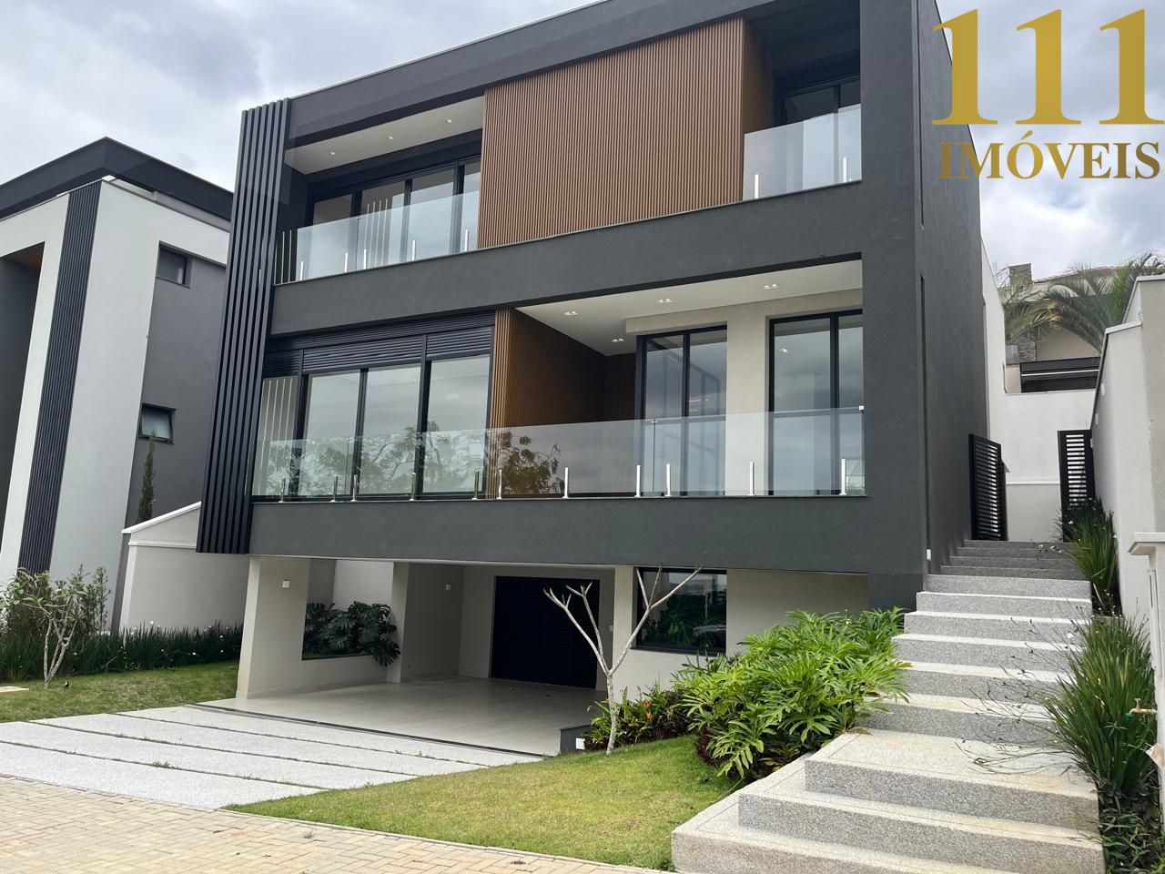 Casa ampla novíssima, linda com 4 suítes - Alphaville SJC