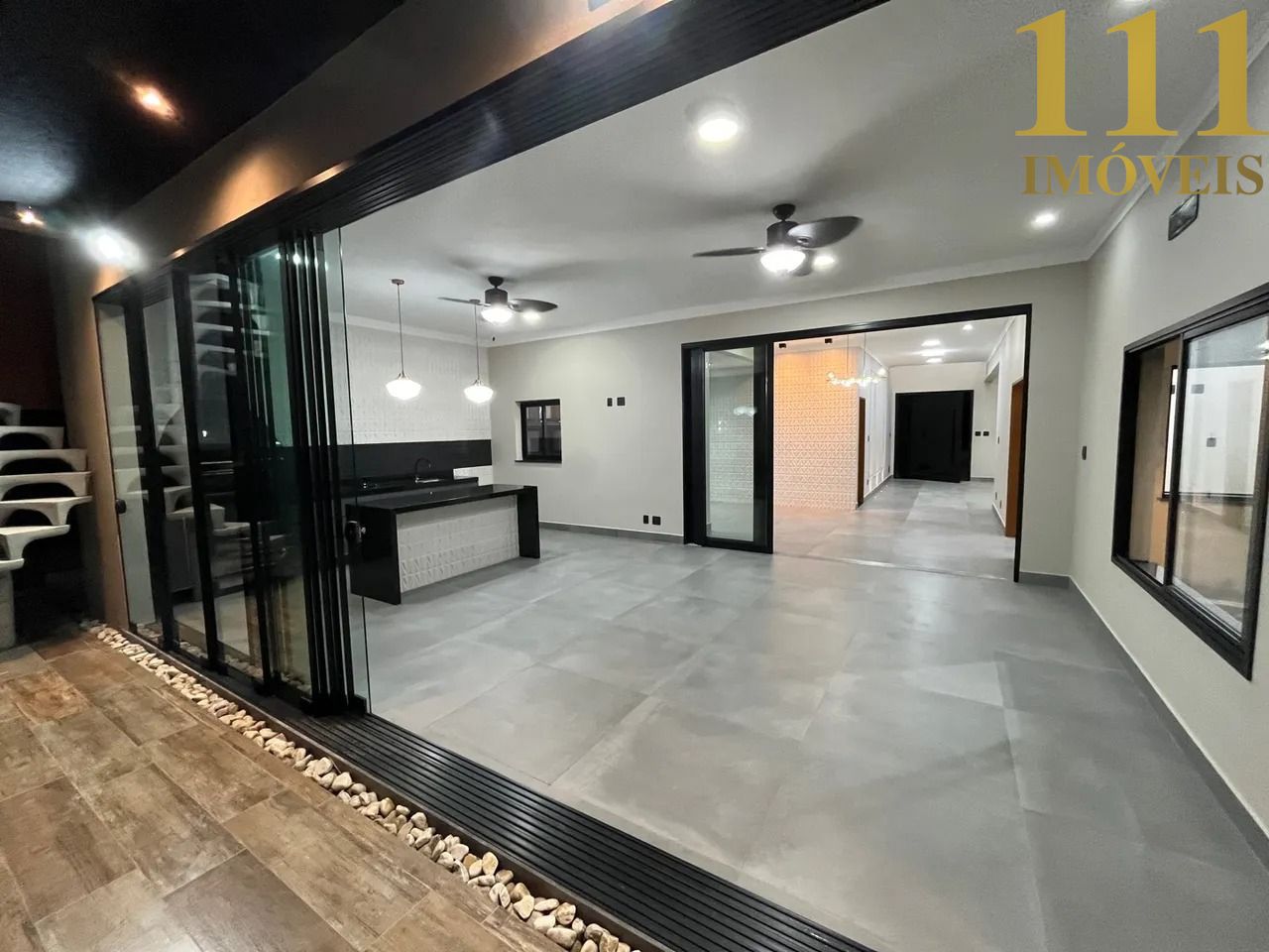 Sobrado novíssimo, nunca foi habitada, com Terreno de 451m2