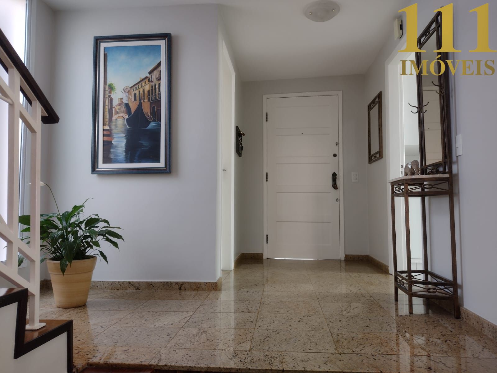 Casa ampla com 03 dorm(sendo 01 suíte) e agradável no Jardim Esplanada - sjc