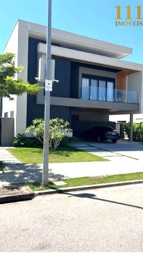Sobrado Exclusivo com Vista Privilegiada em Condomínio de Alto Padrão!