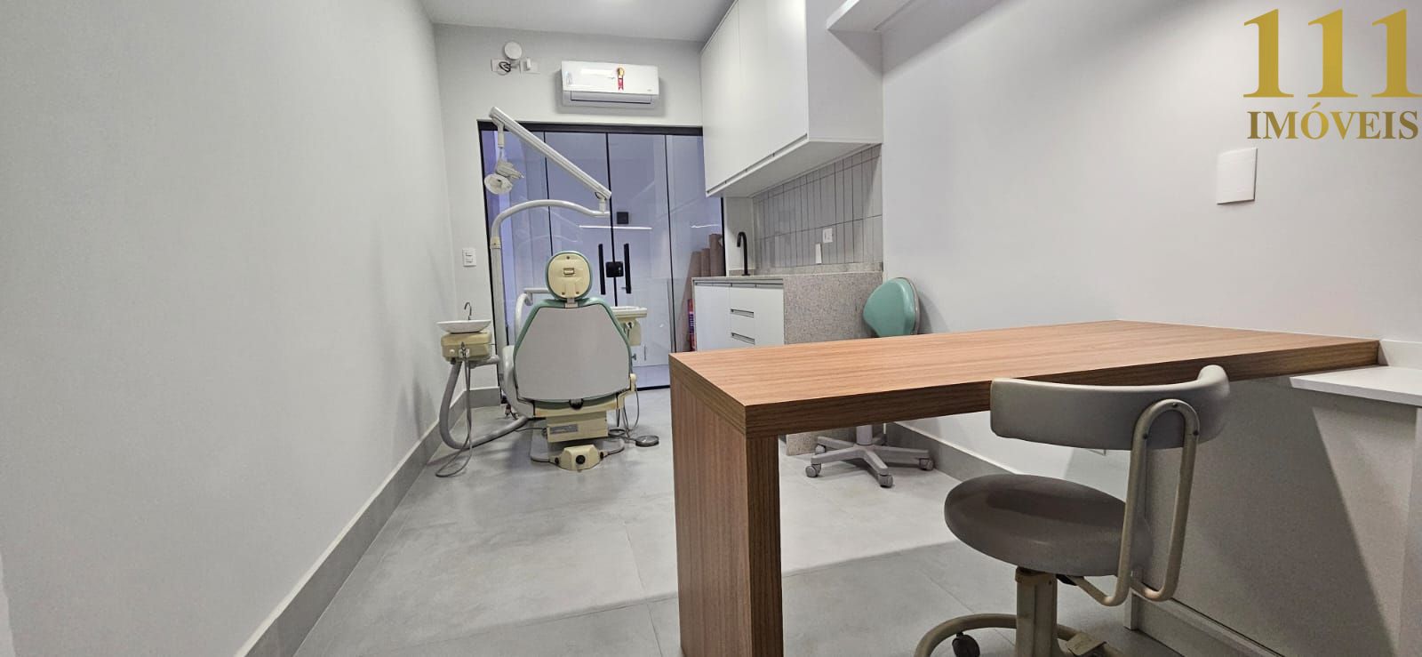 Sala - Consultório para locação em clínica na Vila Adyana /SJC