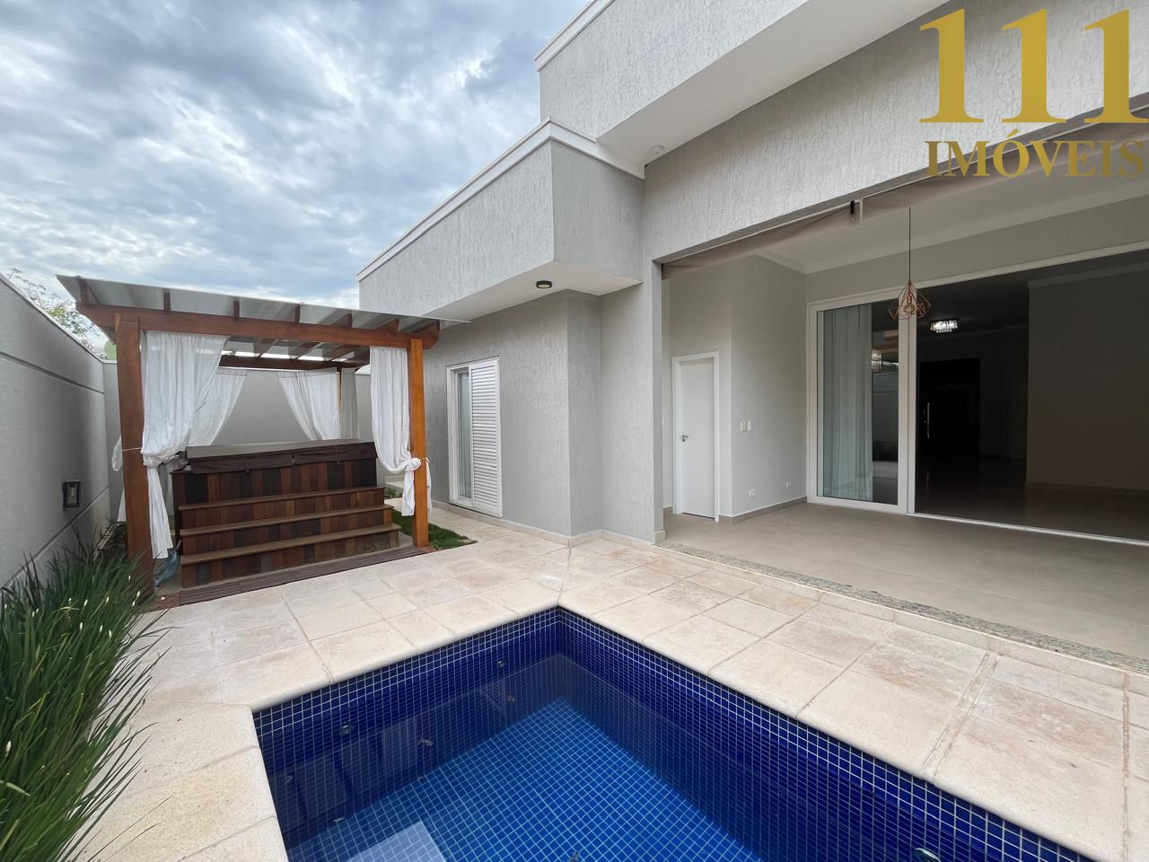 Locação casa térrea no Condomínio Jardim do Golfe 3