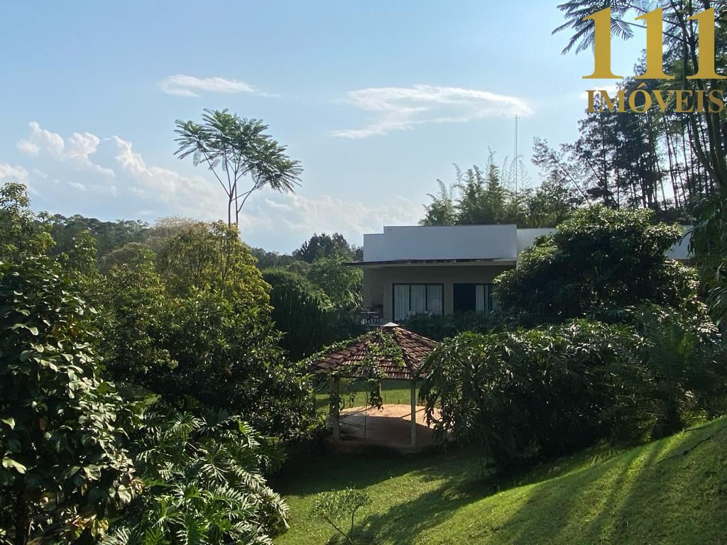 Casa mobiliada com 5 suítes no bairro Torrão de Ouro em São José dos Campos