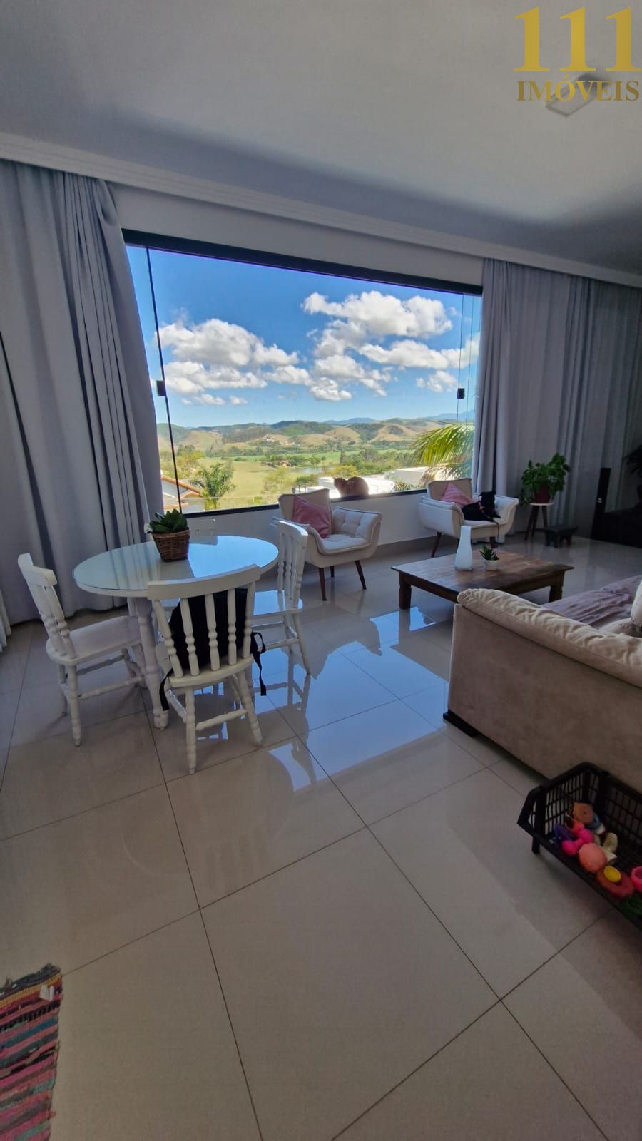 Sobrado a venda com vista maravilhosa