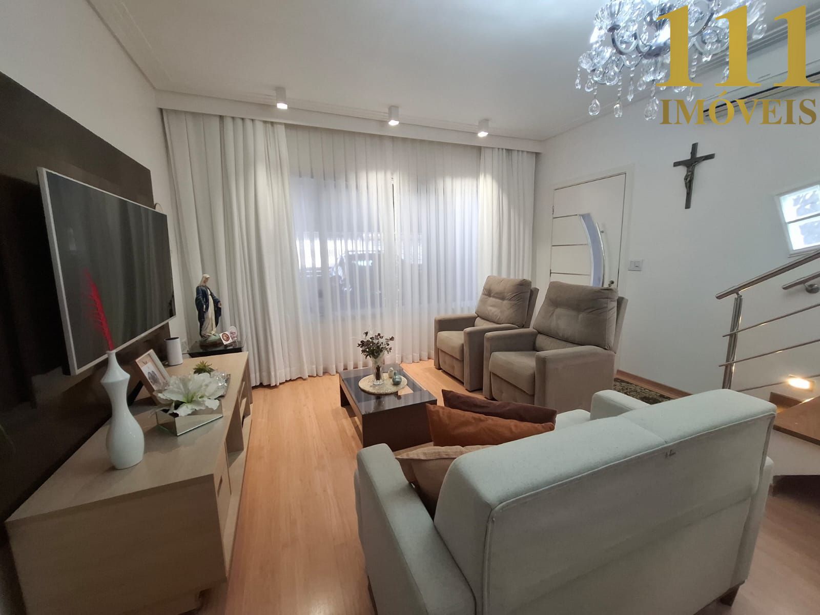 Casa 3 dormitórios sendo 1 suite no piso superior e Edícula no Jardim Oriente