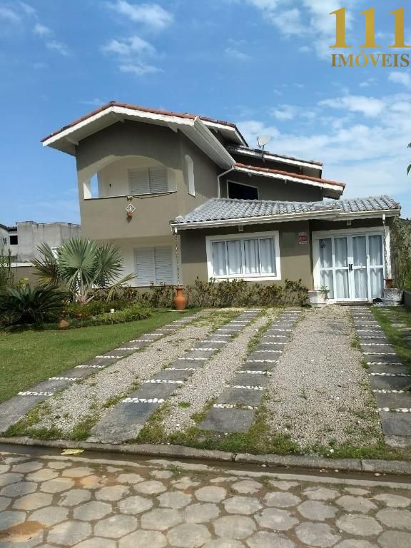 Residência no Condomínio Morada da Praia