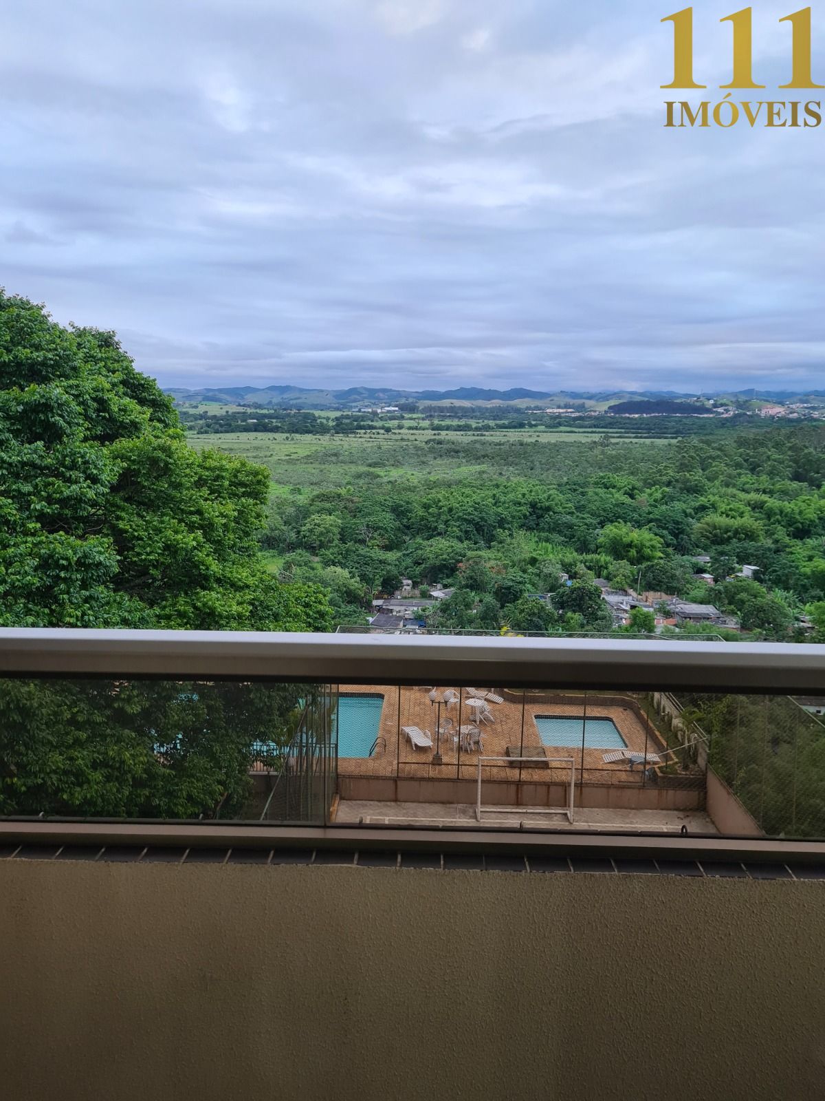 Apartamento para locação no Ed. Por do Sol com vista pra área do banhado.