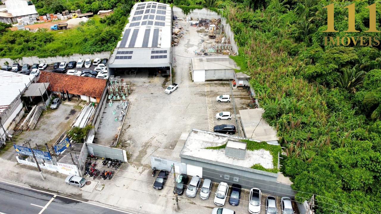 Galpão no Bairro Jardim Porto Novo/ Caraguatatuba.