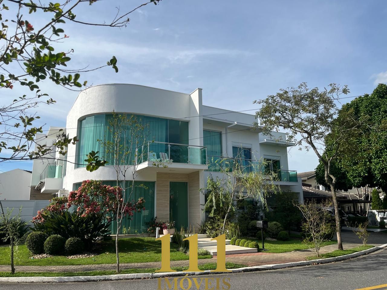 Casa á venda, moderna, 5 suítes, 6 vagas - Cond. Altos da Serra l, Urbanova, SJC