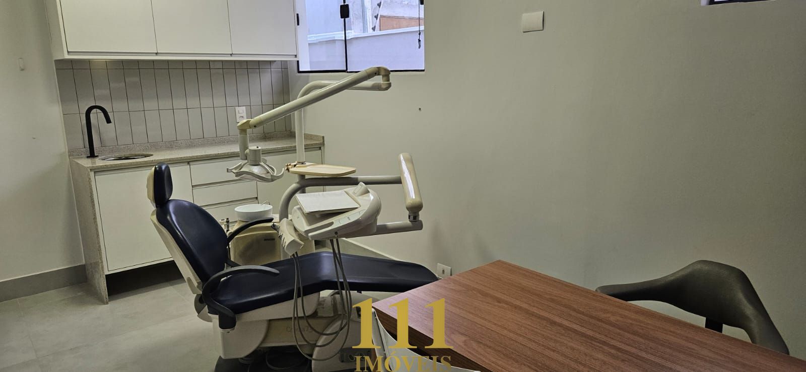 Sala - Consultório para locação em clínica na Vila Adyana /SJC