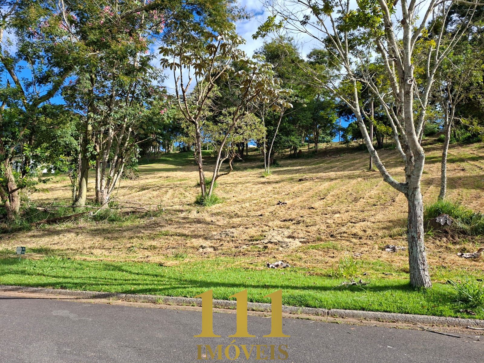Condomínio Recanto Santa Bárbara - lote de 1000m² com leve aclive - Jambeiro SP