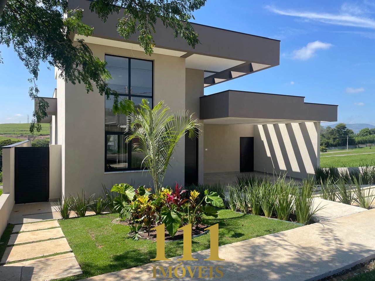 Linda casa com acabamentos nobres dentro do maravilhoso condomínio Bella Vittà