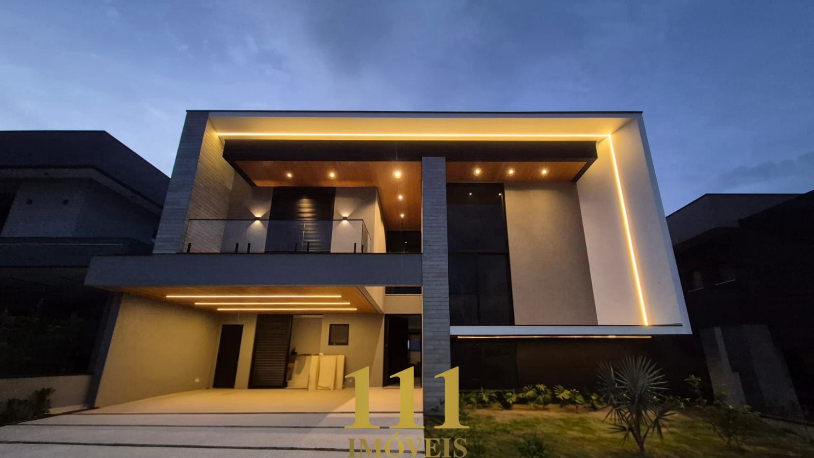 Sobrado de Alto Padrão em condomínio na Urbanova.