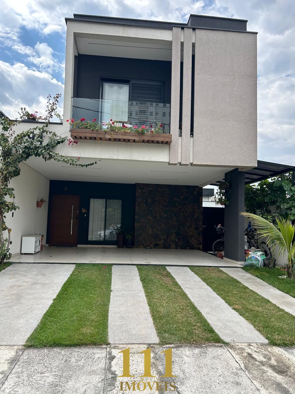 Pronto para Morar: Casa Moderna com Planejados e Lazer de Clube em Jacareí