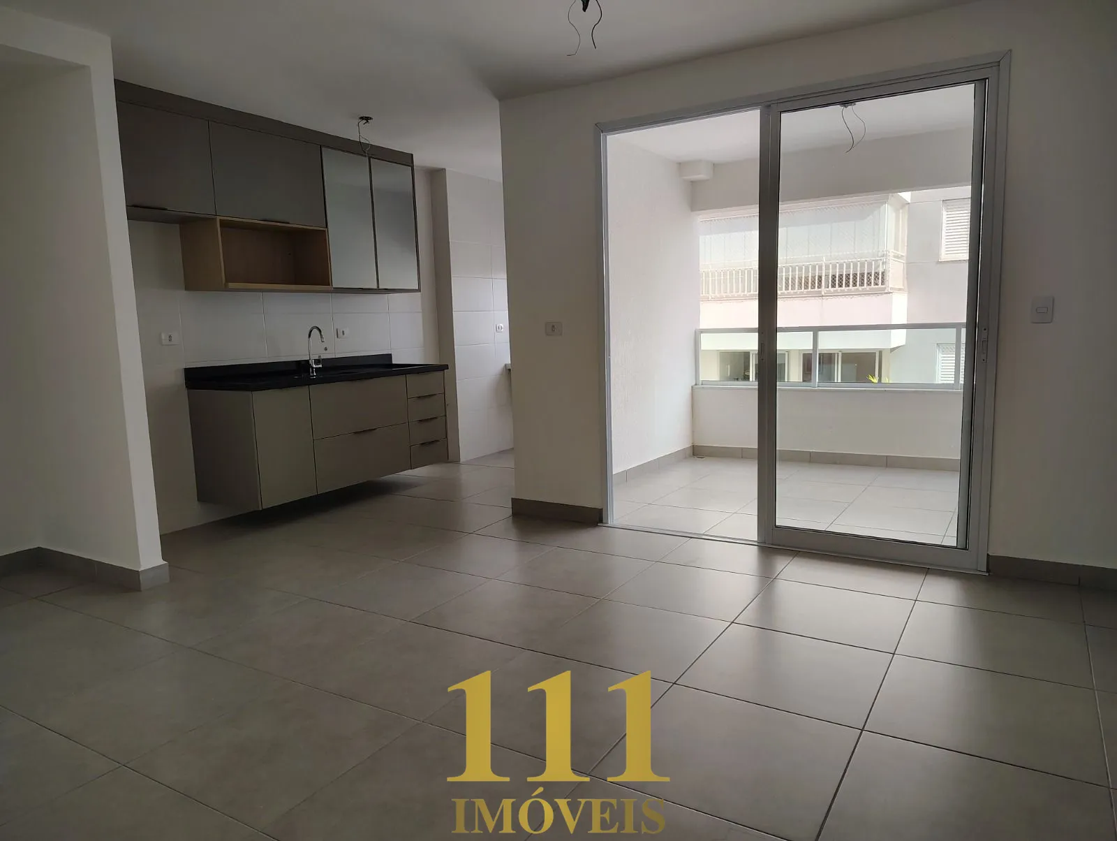 Apartamento com 02 dormitórios, sacada, predio novo - Jardim Aquárius SJC