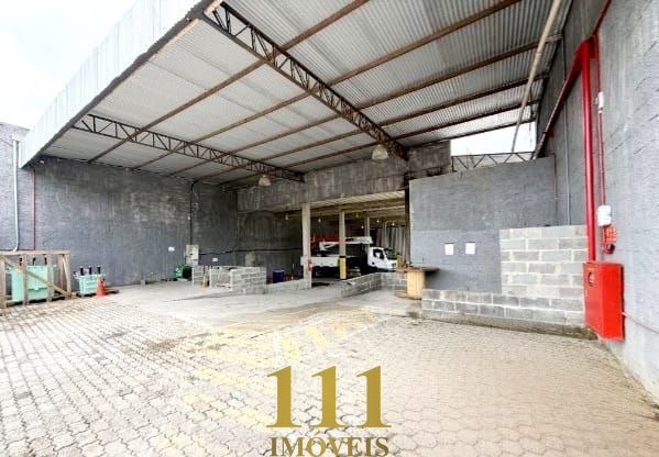 Galpão no Bairro Jardim Porto Novo/ Caraguatatuba.