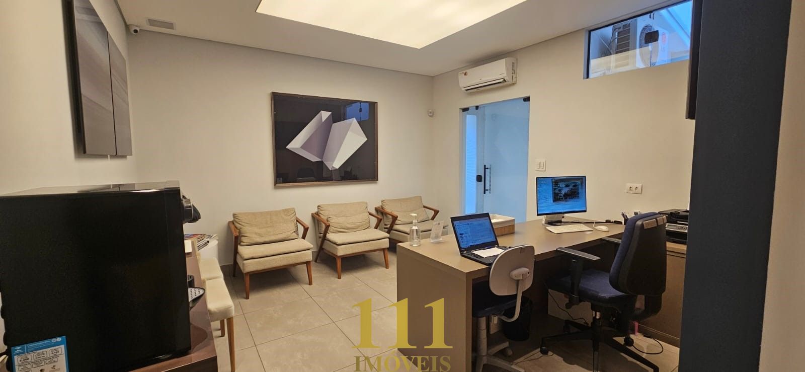 Sala - Consultório para locação em clínica na Vila Adyana/SJC.