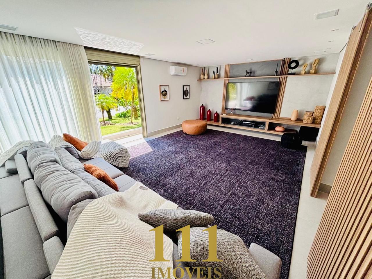 **Mansão Contemporânea no Litoral Norte – Condomínio Costa Verde Tabatinga**.