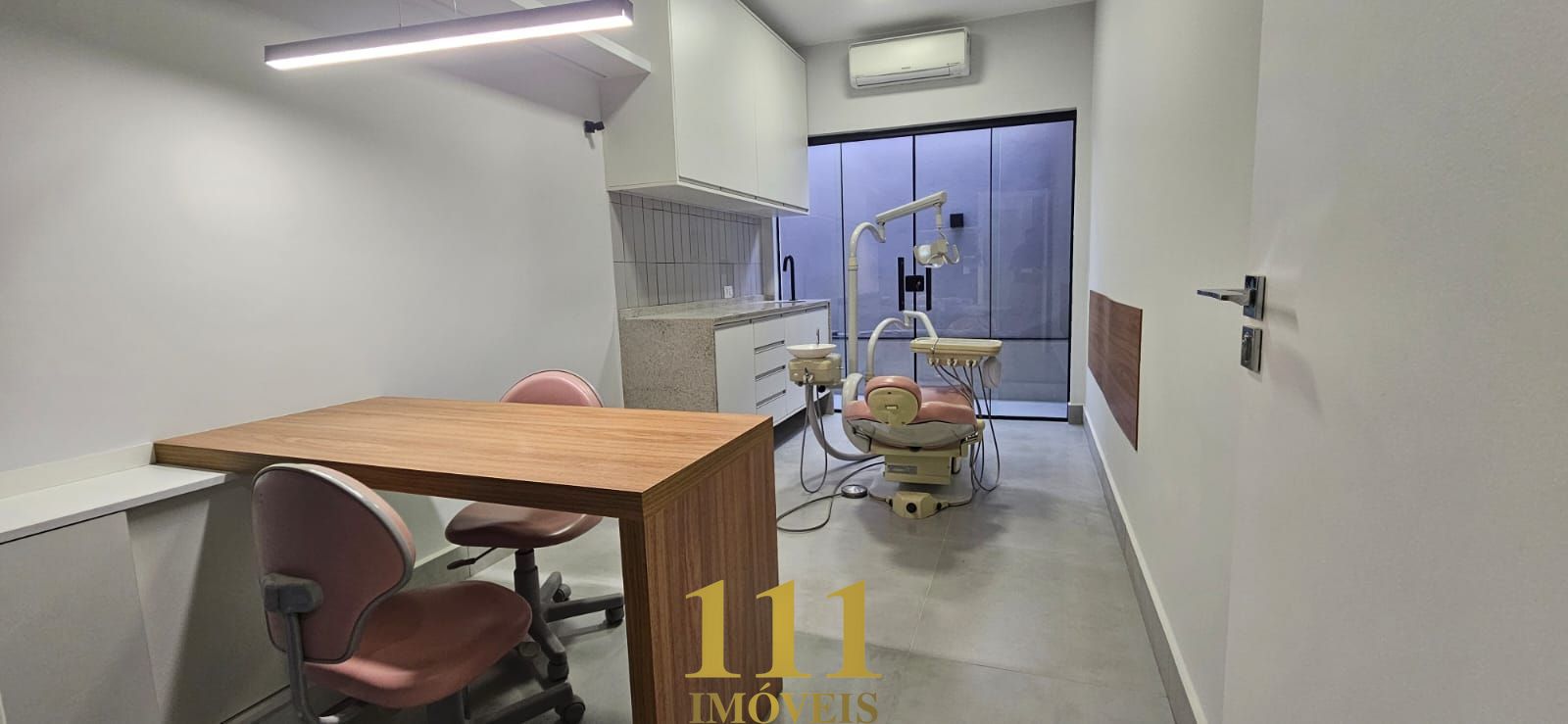 Sala - Consultório para locação em clínica na Vila Adyana /SJC.