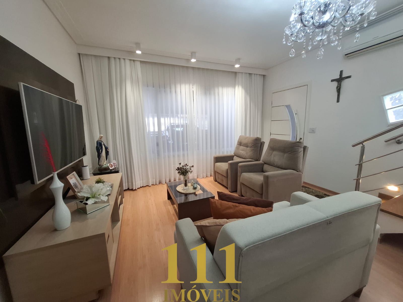 Casa 3 dormitórios sendo 1 suite no piso superior e Edícula no Jardim Oriente