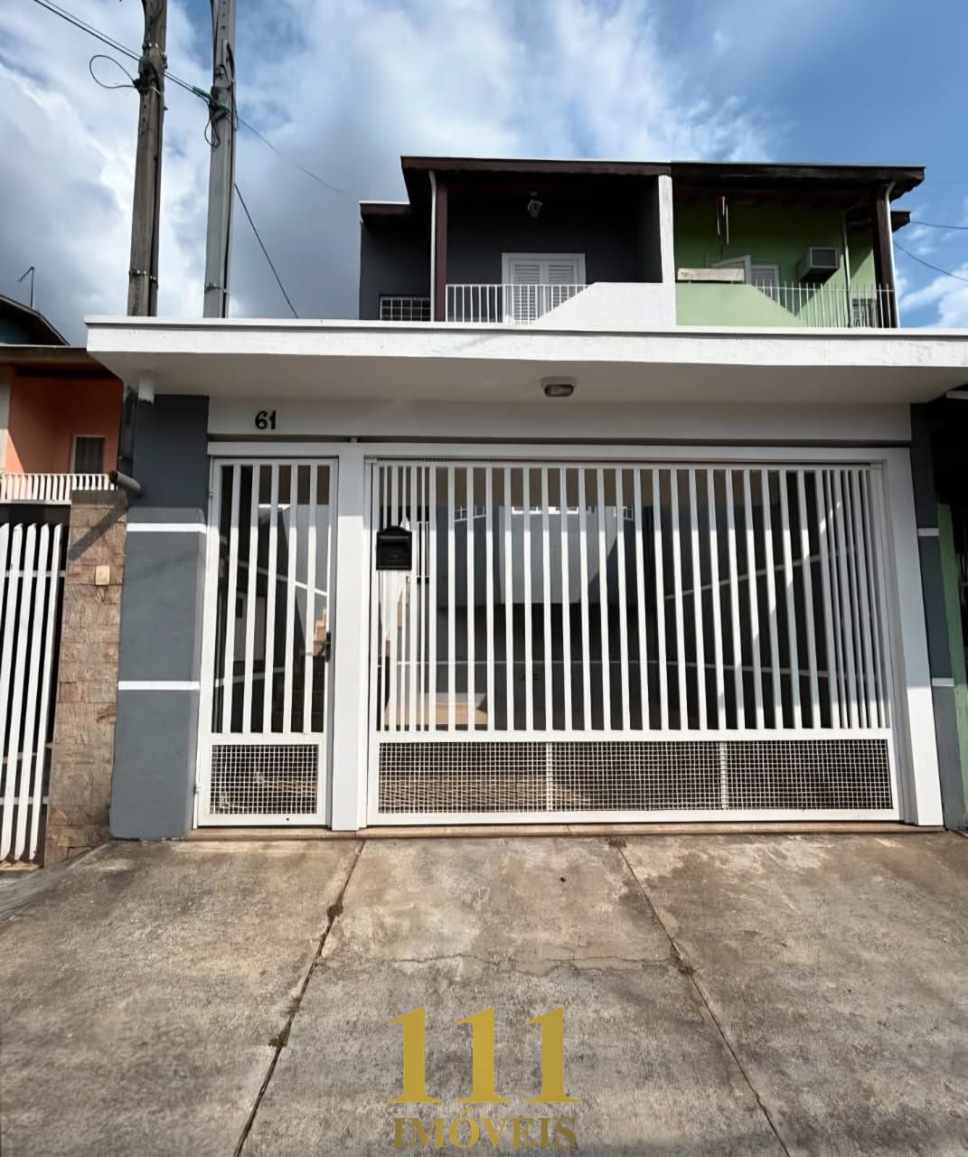 Casa/sobrado no Bairro Esplanada Independência em Taubaté SP.