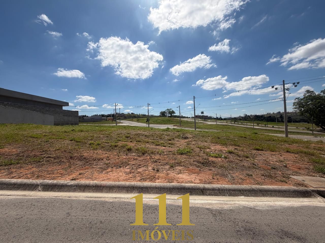 Terreno plano de 300m² em Caçapava - Condomínio Borda do Lago!!