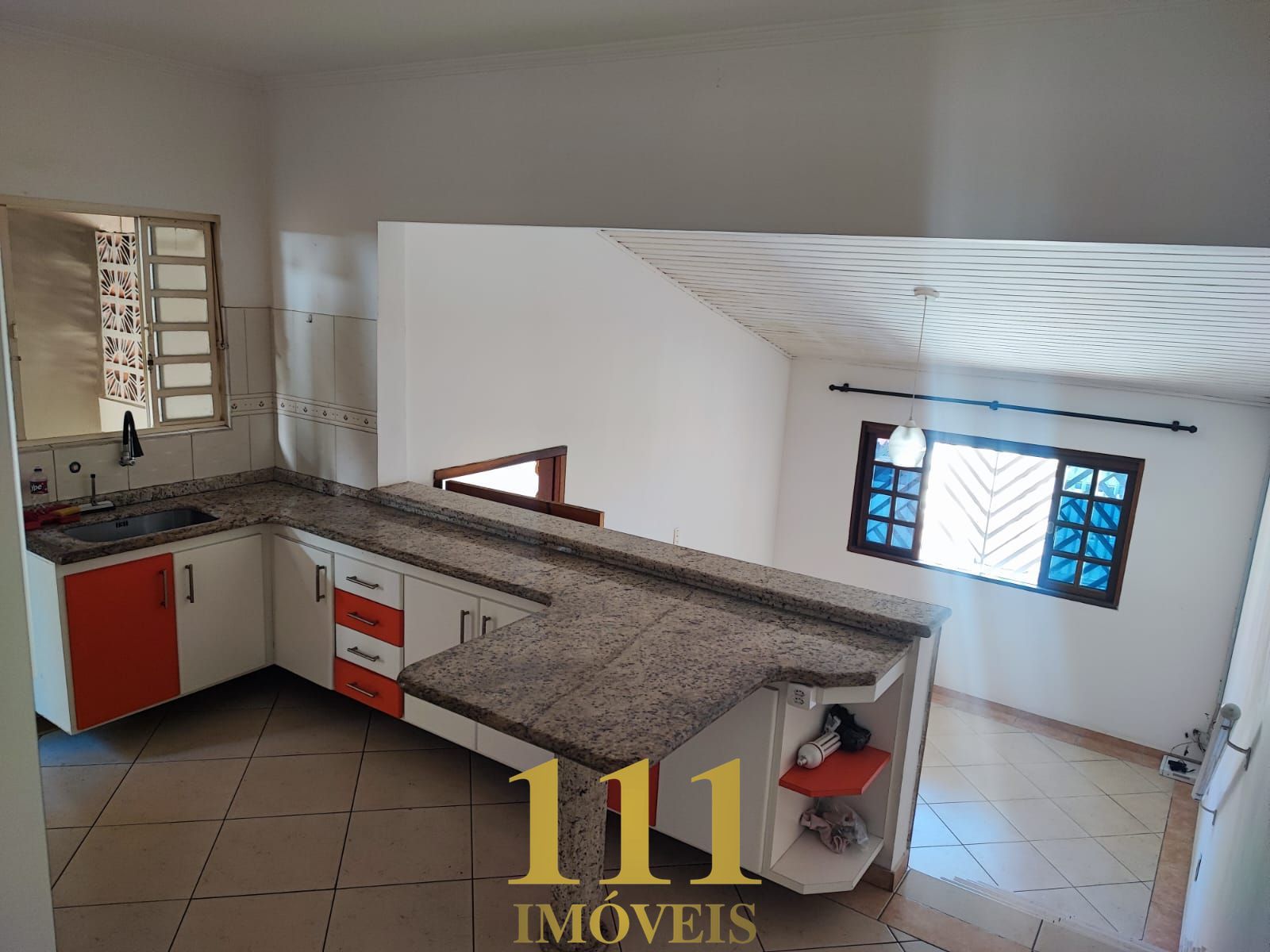 Casa aconchegante com segurança, conforto e ótima localização!