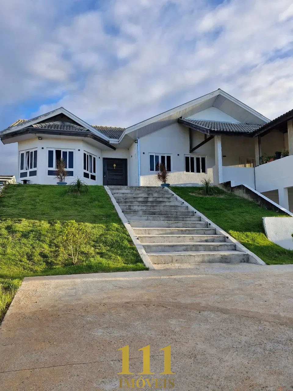 Casa no  Condomínio Parque Vale dos Lagos