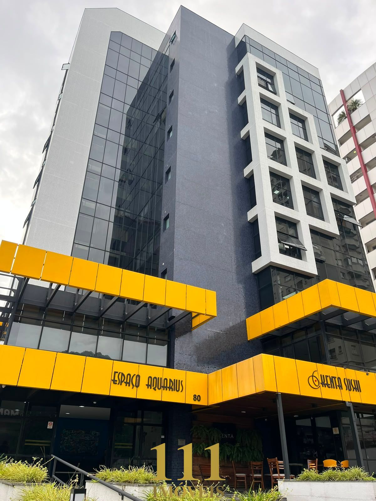 Sala comercial á venda no Jardim Aquarius, excelente localização e fácil acesso!