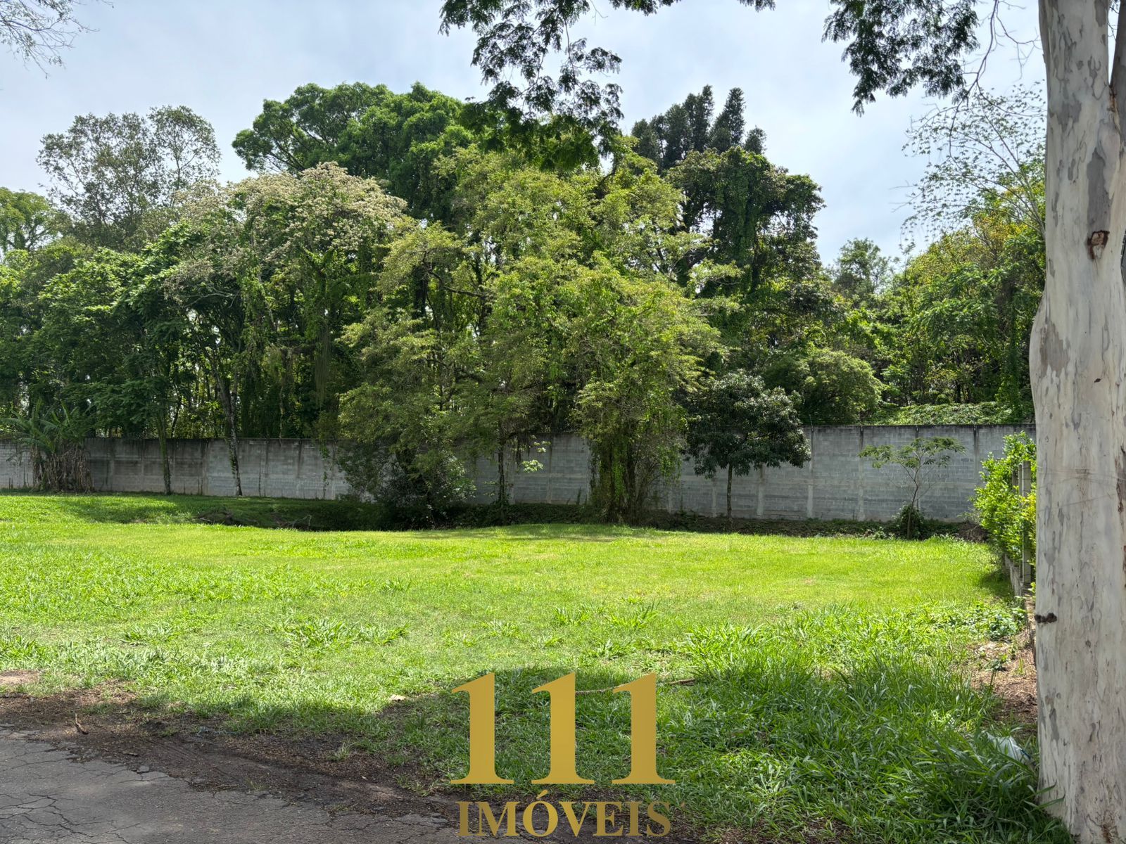 Terreno Alto Padrão, no Condomínio Terras de Santa Clara no Centro de Jacareí SP.