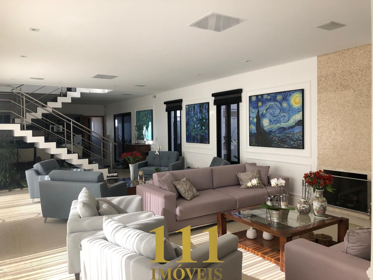 Casa/ sobraso no Condomínio Residencial Jaguary- São José dos Campos/SP.