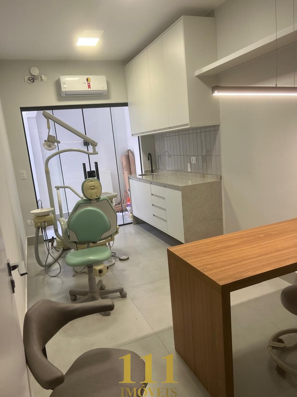 Ponto Comercial térreo pronto para Clínica na Vila Adyana/ SJC