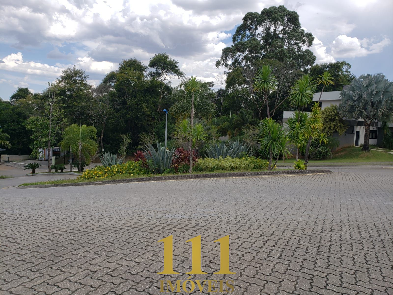 Terreno no condomínio  Reserva do Paratehy Sul