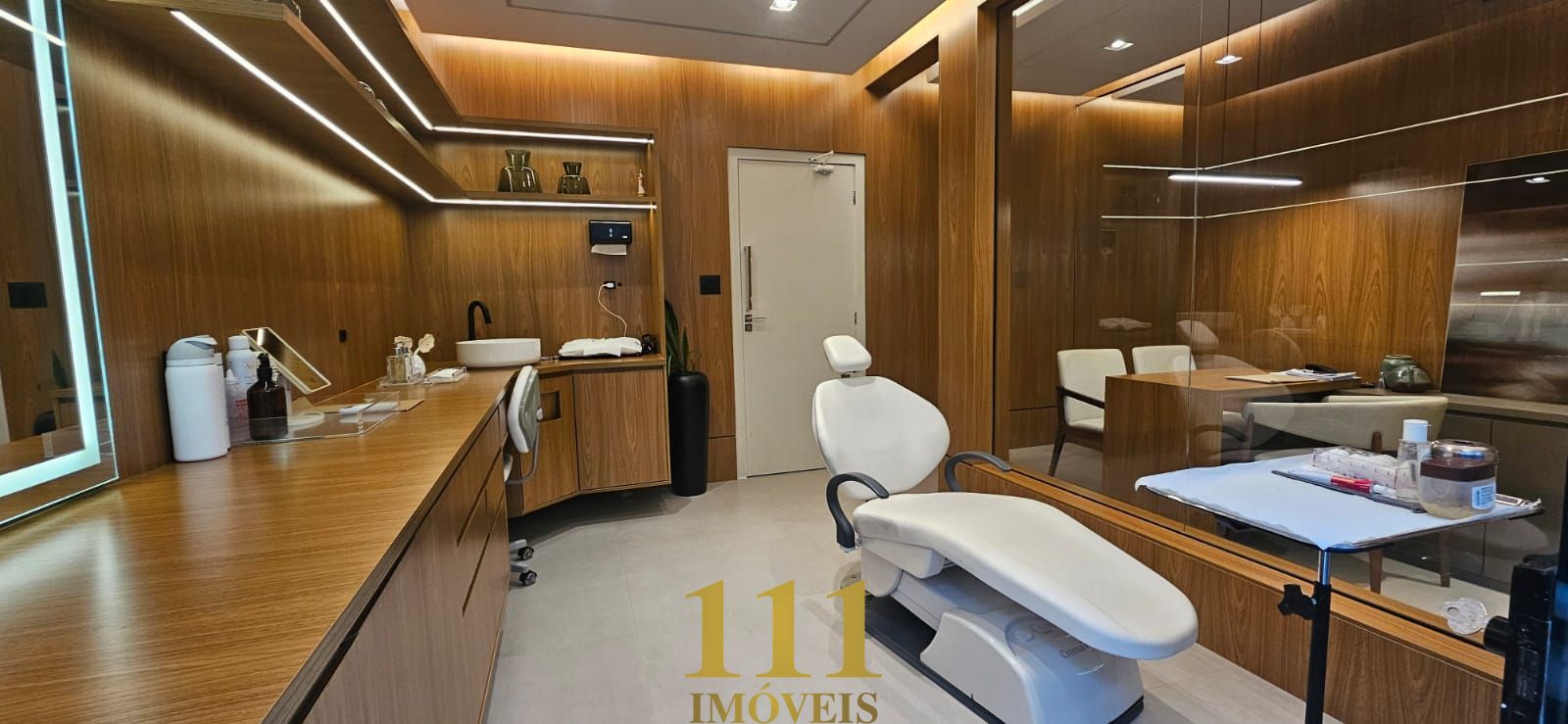 Sala - Consultório para locação em clínica na Vila Adyana /SJC