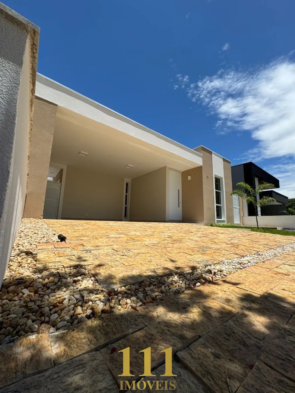 Casa no Condomínio Residencial Pontal da Amizade.