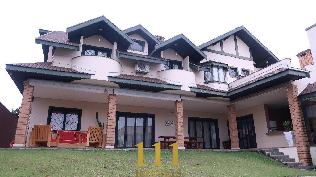 Residência no Condomínio Portal da Serra